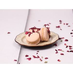 Rose And Raspberry Macaron Per Pcs