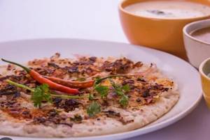 Uttapam (Served With 2Chutneys+Sambar)