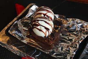 Sizzling Brownie With Ice-cream