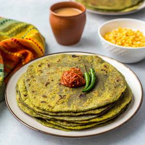 Palak Garlic Paratha