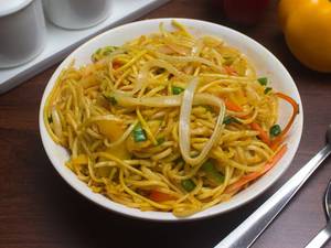 Veg Singapore Chilly Noodles