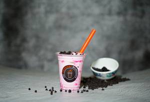 Strawberry Choco Chips Thick Shake