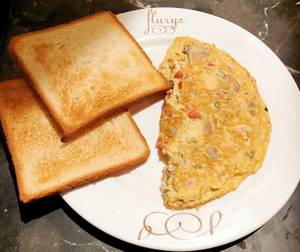 Omelette With Non Veg Toppings 