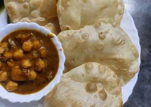 Aloo Chana Sabji With 4 Porri