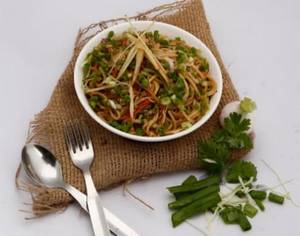 Veg Hakka Noodles [250 Grams]