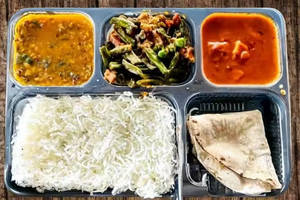 Yoogesware Special Veg Thali [Serves 1]