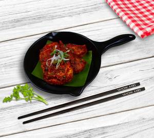 Veg Chilli Garlic Momos (8Pcs)
