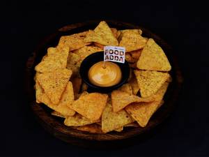 Nachos With Cheese Dip