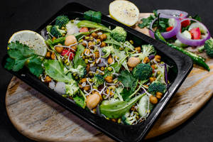 Sprouts Green Salad With 1 Seasonal Juice