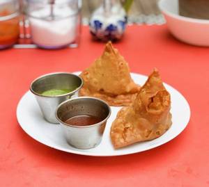 Onion Samosa ( 2 Pieces)