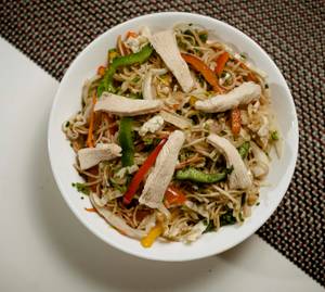 Hakka noodles chicken