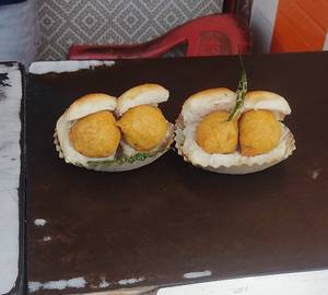 Bombay Vada Pav 4 Pieces