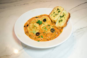 Primavera + Garlic Bread 