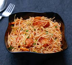 Chicken Noodles Schezwan