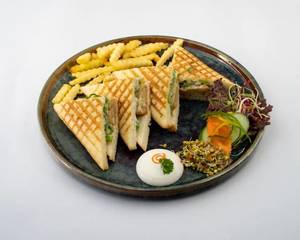 Classic Chicken Club Sandwich