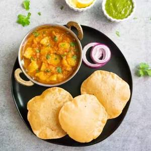 Aloo Rassa With 5 Poori