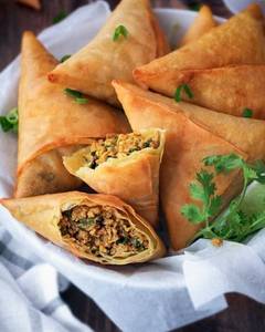 BOLOGNESE LAMB POCKETS