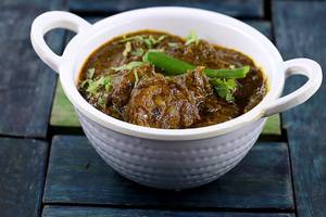 Chicken Varutharacha Curry