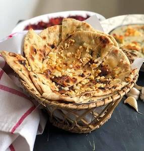 Cheese garlic naan
