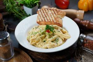 Creamy Cheese White Pasta Veg