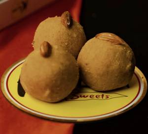 Desi Ghee Besan Laddu