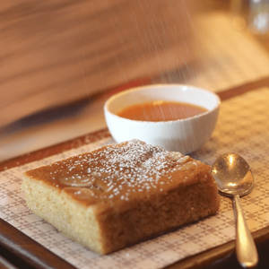 Warm Almond Cake