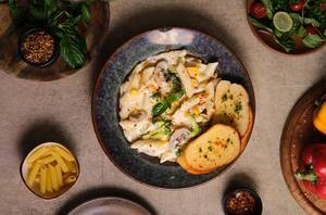 White Sauce Pasta (veg)