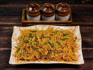 Veg Singapuri Hakka Noodles