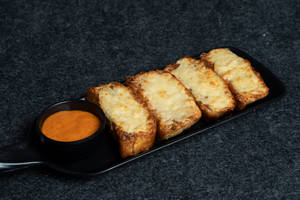 Cheese Garlic Bread With Dip