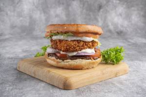 Paneer Crunchy Burger
