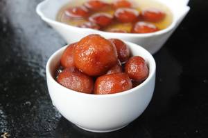 Lal Rasbhari (small Gulab Jamun)