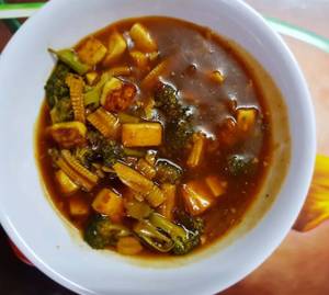 Broccoli And Corn With Red Chilli Sauce