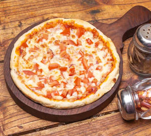 Tomato And Onion Pizza