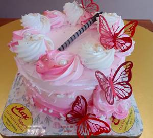 Strawberry Cake. Cake Decoration May Vary From Displayed Image In Actual Order.