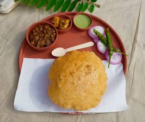 Special Paneer Waale Chole Bhature (half Plate)