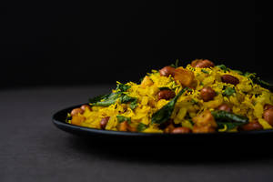 Kanda Poha With Sev                     