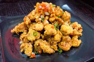 Kkanpungi (spicy Garlic Fried Chicken)
