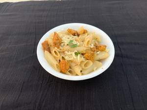 Chicken white sauce alfredo pasta