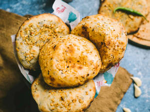 Stuffed Cheese Naan (5 Pcs)