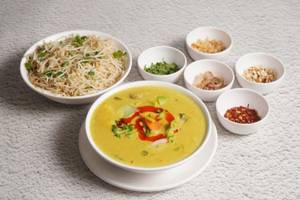 Veg Burmese Khow-suey With Burnt Garlic Noodle