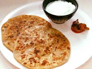 Onion Parantha With Curd