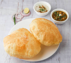 Chole Bhature (2pcs)