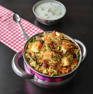 Paneer Biryani With Raita