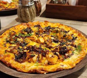Bbq Chicken Topped With Caramelized Onion Pizza 