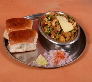 Boiled bhaji pav