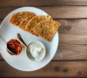 Paneer Pyaz Paratha