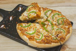 Capsicum cheese pizza