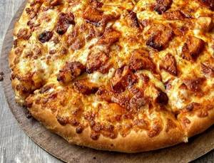 Chilli chicken pizza