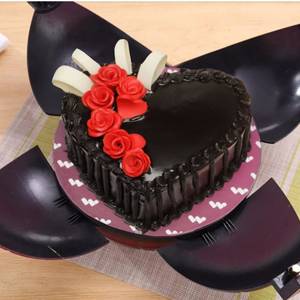 Surprise Bomb Cake Heart Shape 500 Grams