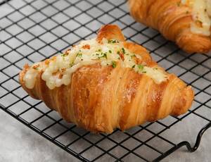 Garlic Cheese Croissant